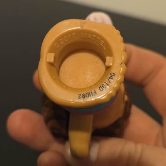 Little People Mia Girl Holding Seashell Figure - Picture 3 of 3